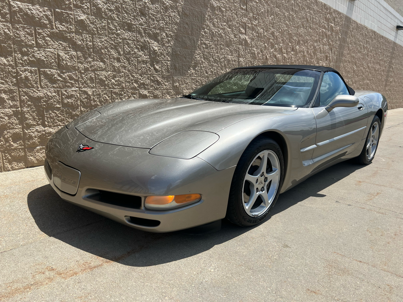 Chevrolet Corvette 2dr Convertible 2001