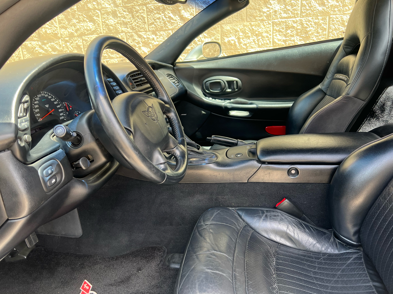 Chevrolet Corvette 2dr Convertible 2001