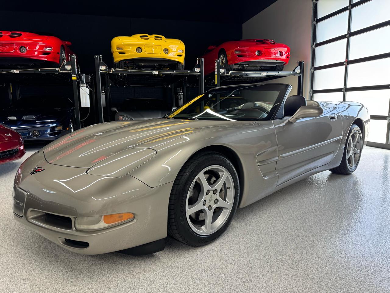 Chevrolet Corvette 2dr Convertible 2001