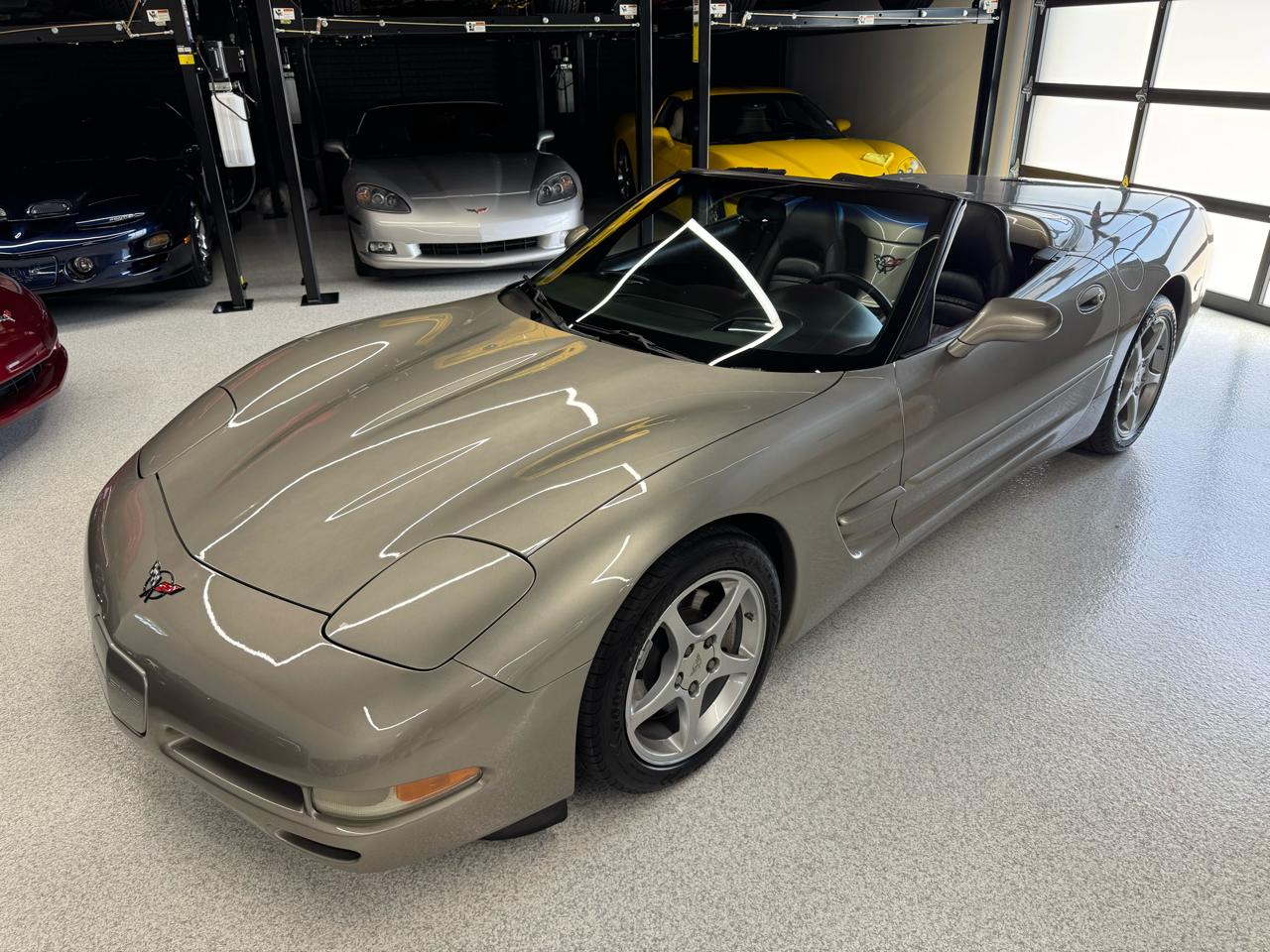 Chevrolet Corvette 2dr Convertible 2001