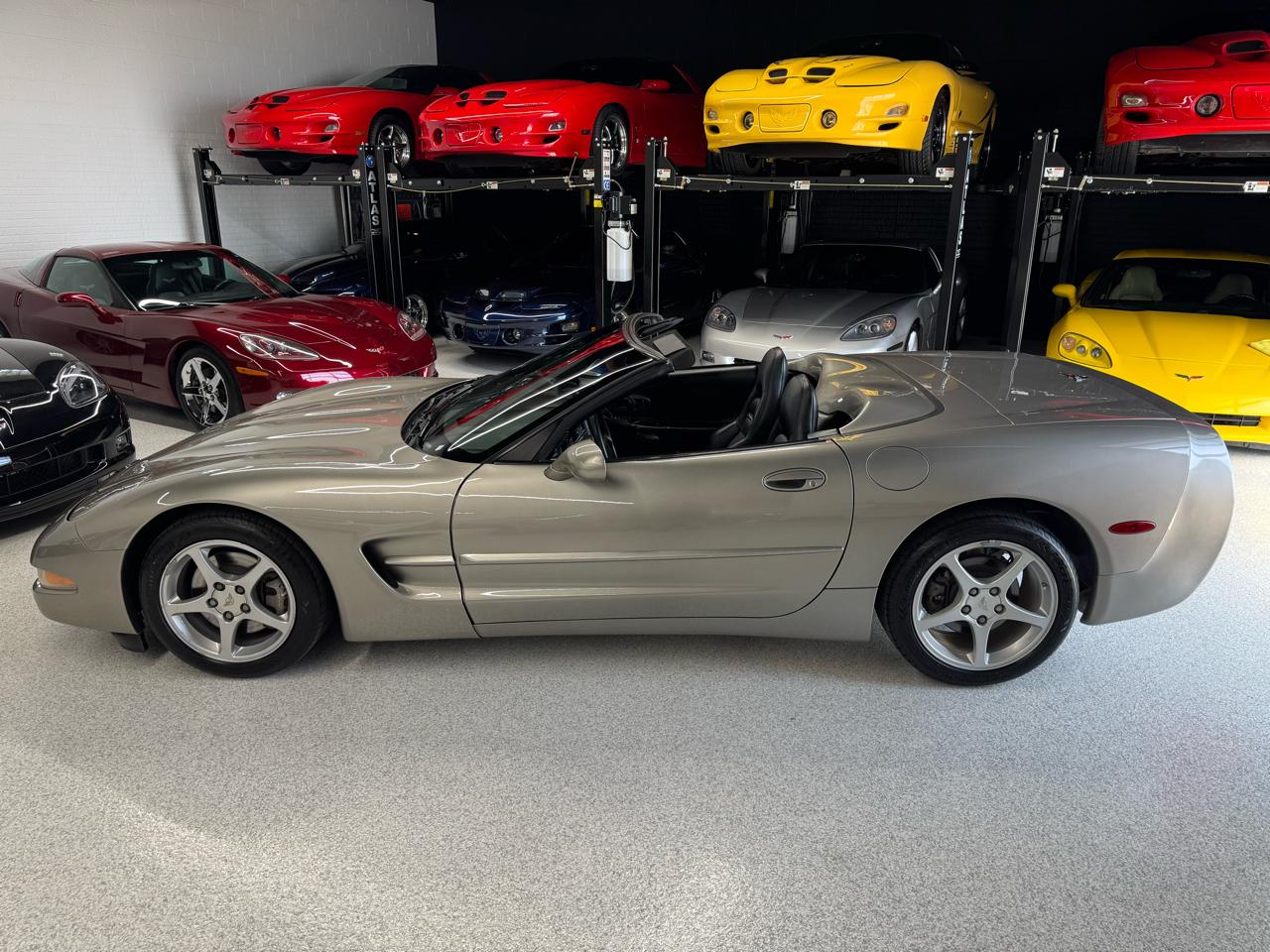 Chevrolet Corvette 2dr Convertible 2001
