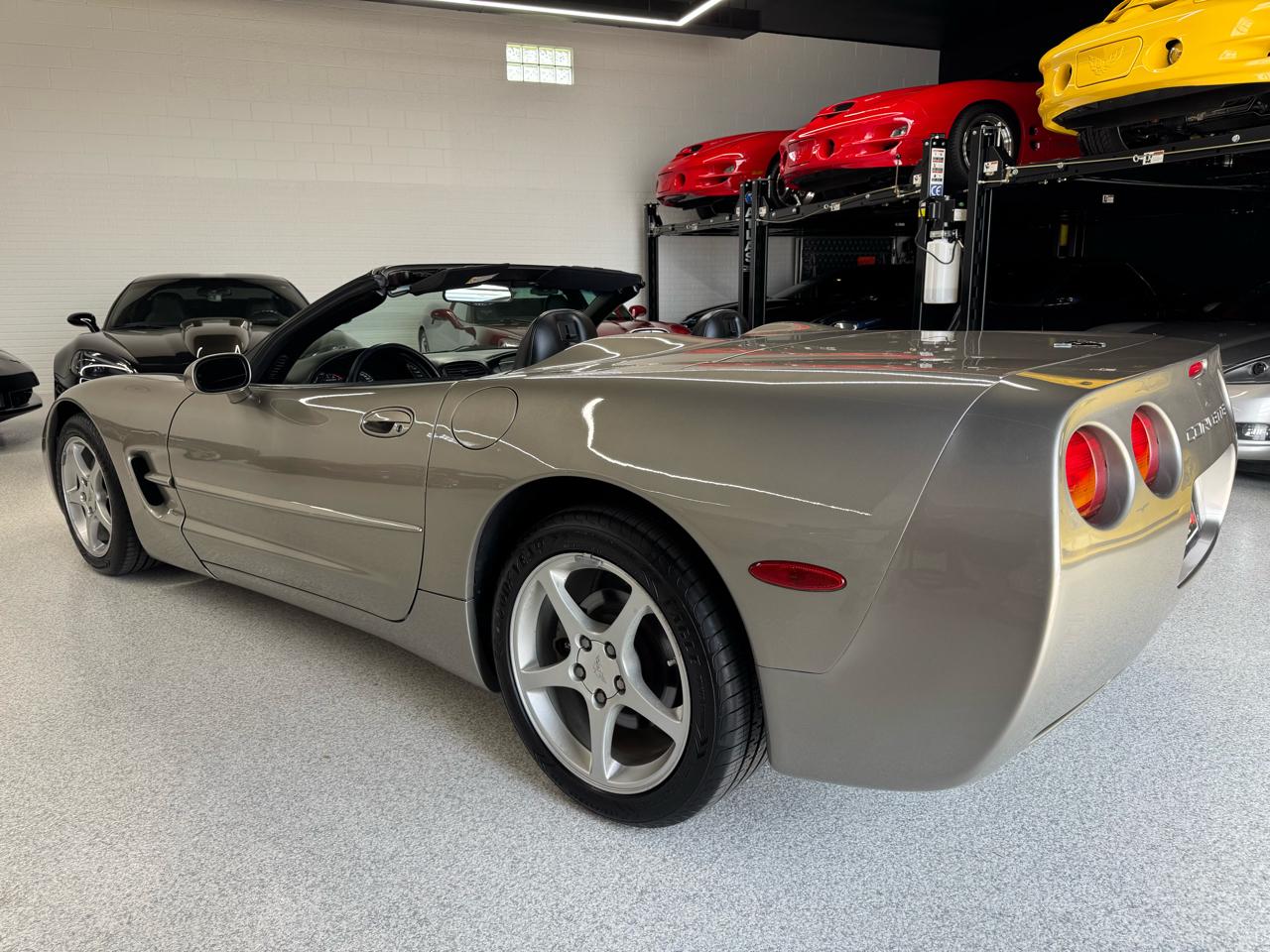 Chevrolet Corvette 2dr Convertible 2001