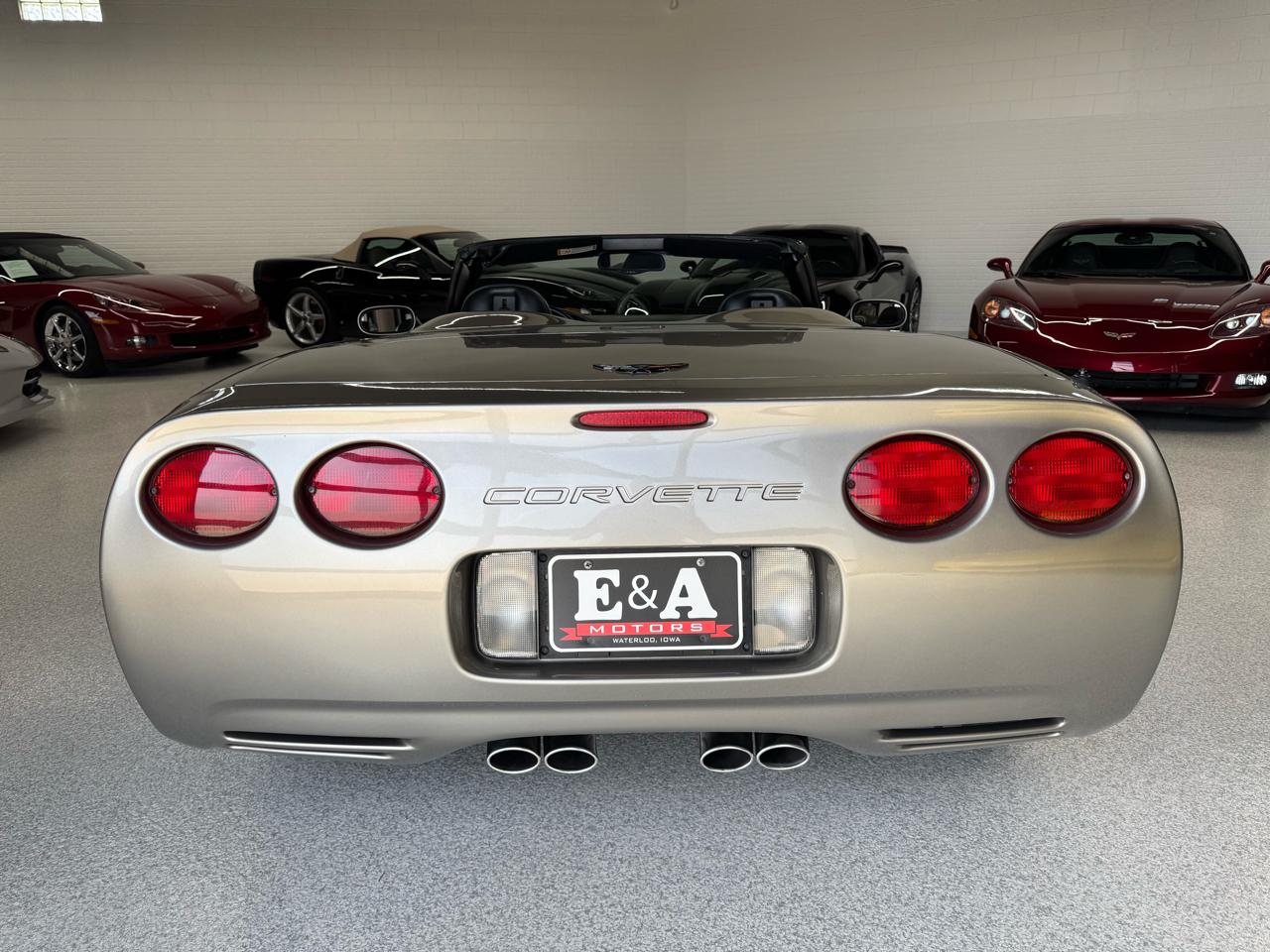 Chevrolet Corvette 2dr Convertible 2001