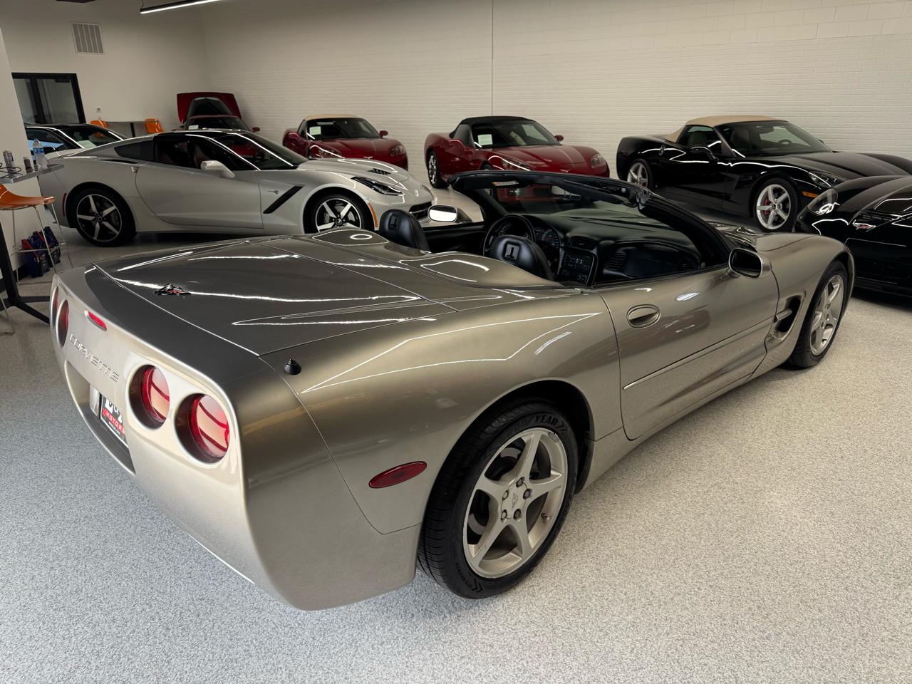 Chevrolet Corvette 2dr Convertible 2001