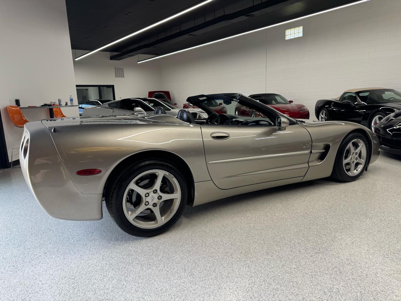 Chevrolet Corvette 2dr Convertible 2001