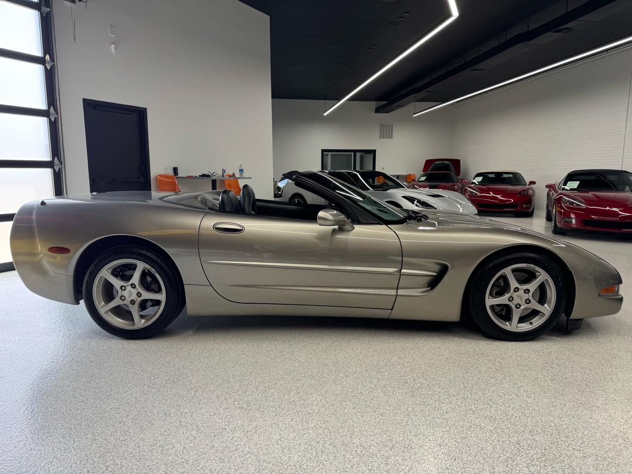 Chevrolet Corvette 2dr Convertible 2001