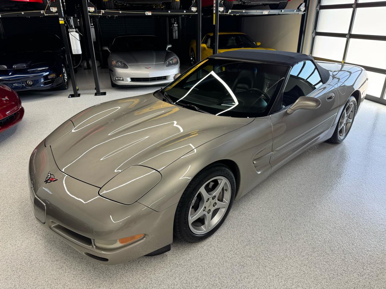 Chevrolet Corvette 2dr Convertible 2001