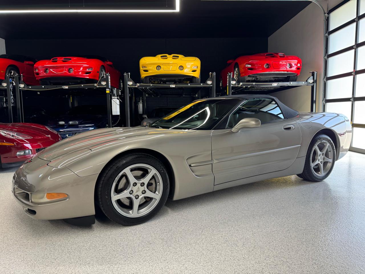Chevrolet Corvette 2dr Convertible 2001