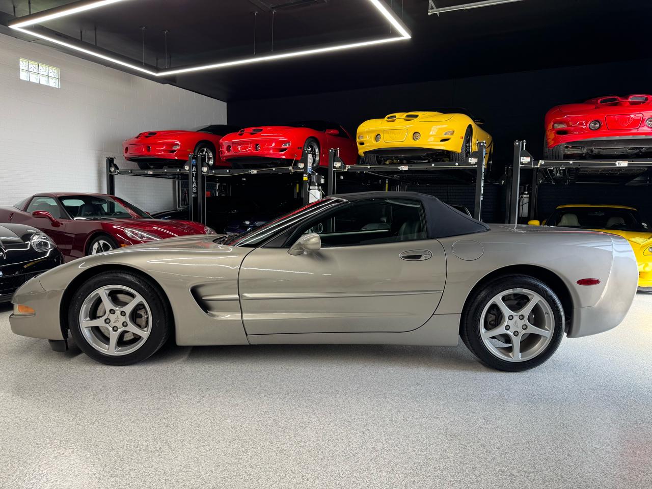 Chevrolet Corvette 2dr Convertible 2001