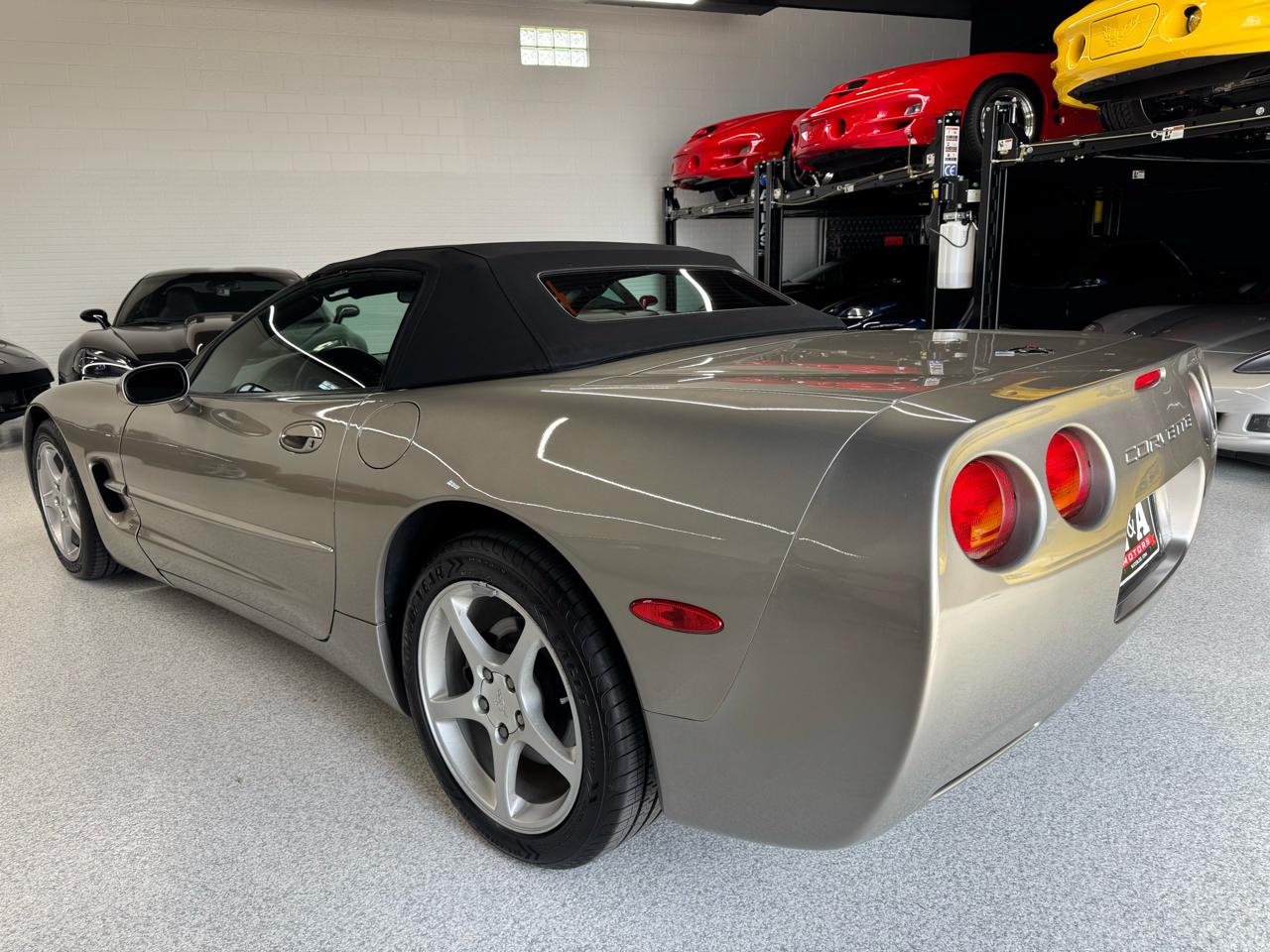 Chevrolet Corvette 2dr Convertible 2001