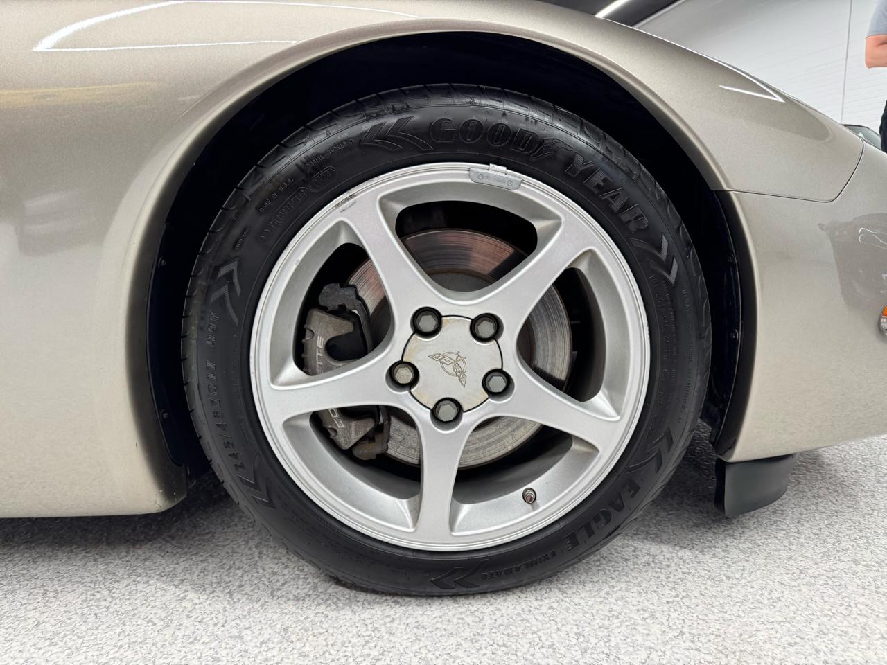 Chevrolet Corvette 2dr Convertible 2001
