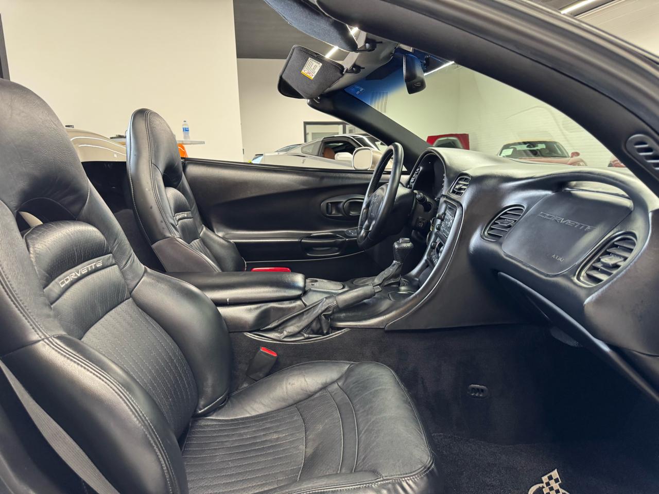 Chevrolet Corvette 2dr Convertible 2001