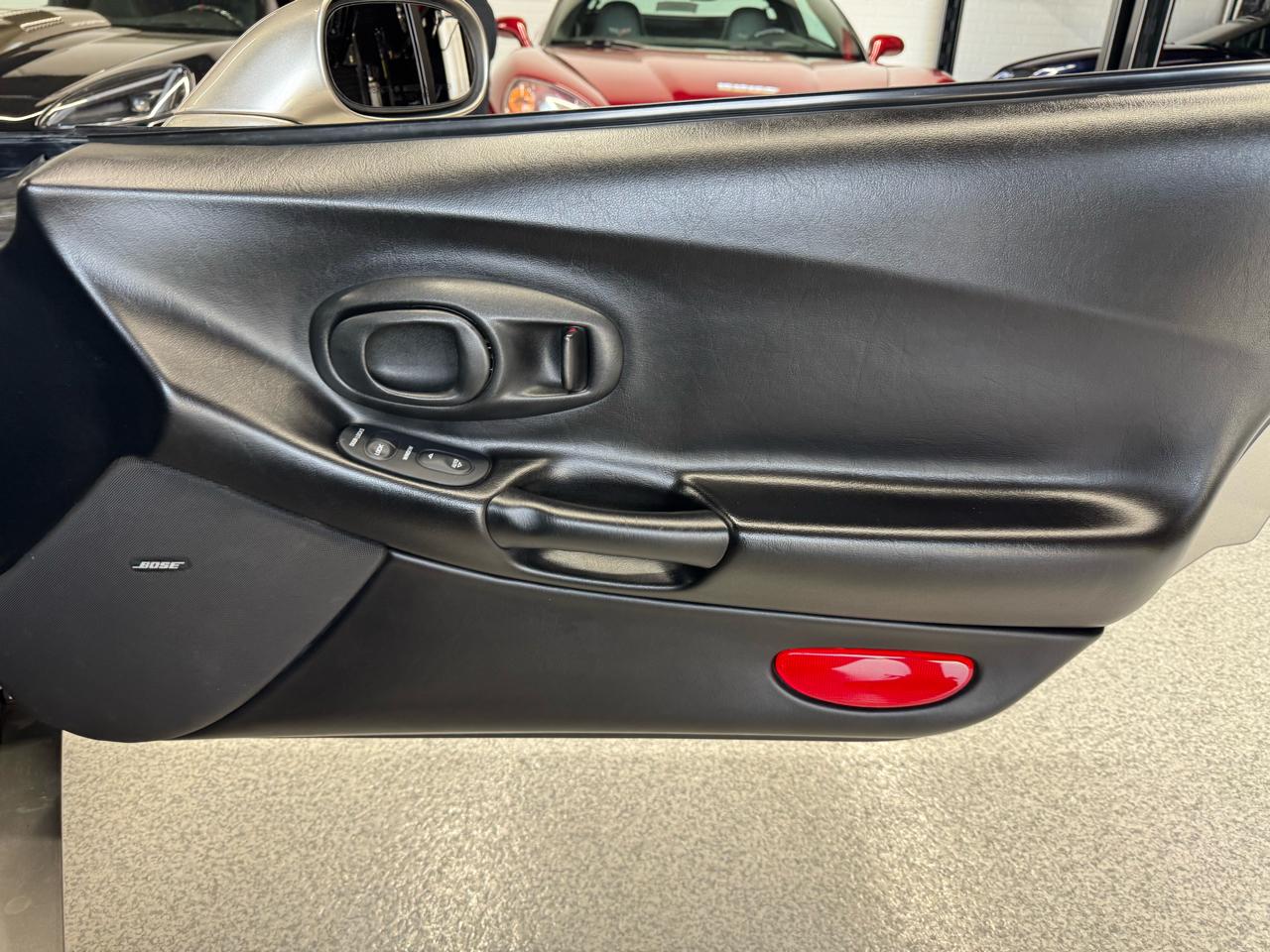 Chevrolet Corvette 2dr Convertible 2001