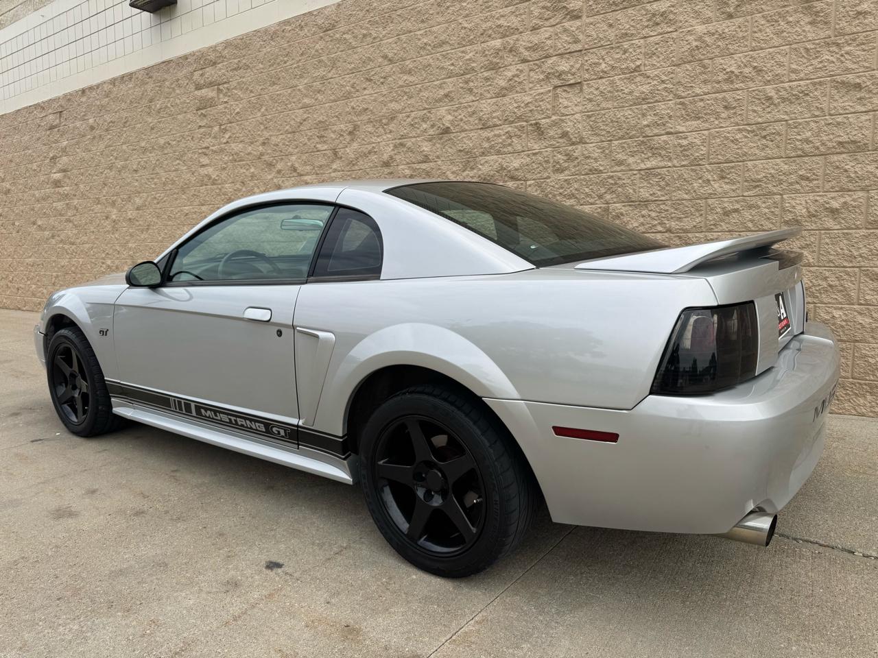 Ford Mustang GT 2000