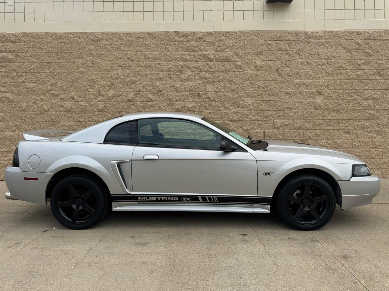 Ford Mustang GT 2000