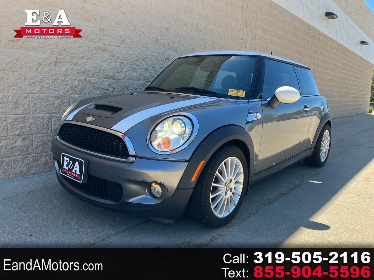 Gray 2009 MINI Cooper S Hatchback Front-Wheel Drive 6-Speed Manual