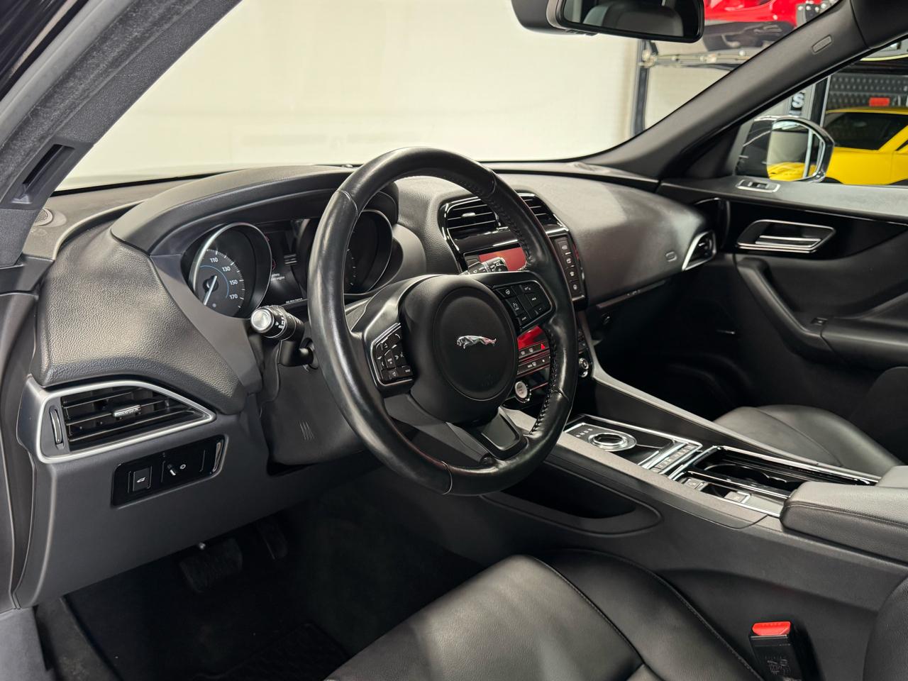Jaguar F-Pace 25t Premium AWD 2018