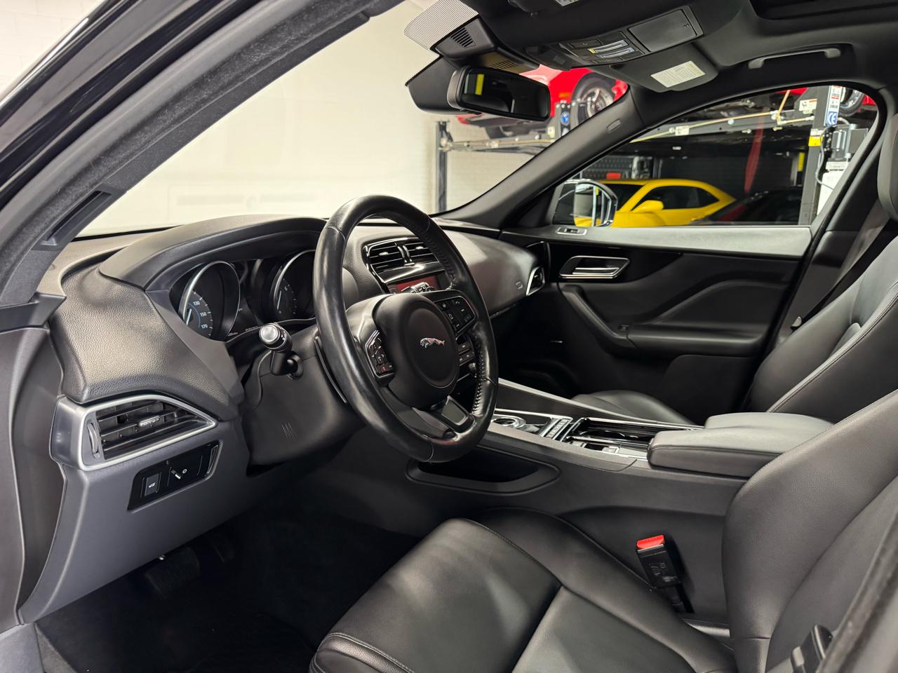 Jaguar F-Pace 25t Premium AWD 2018