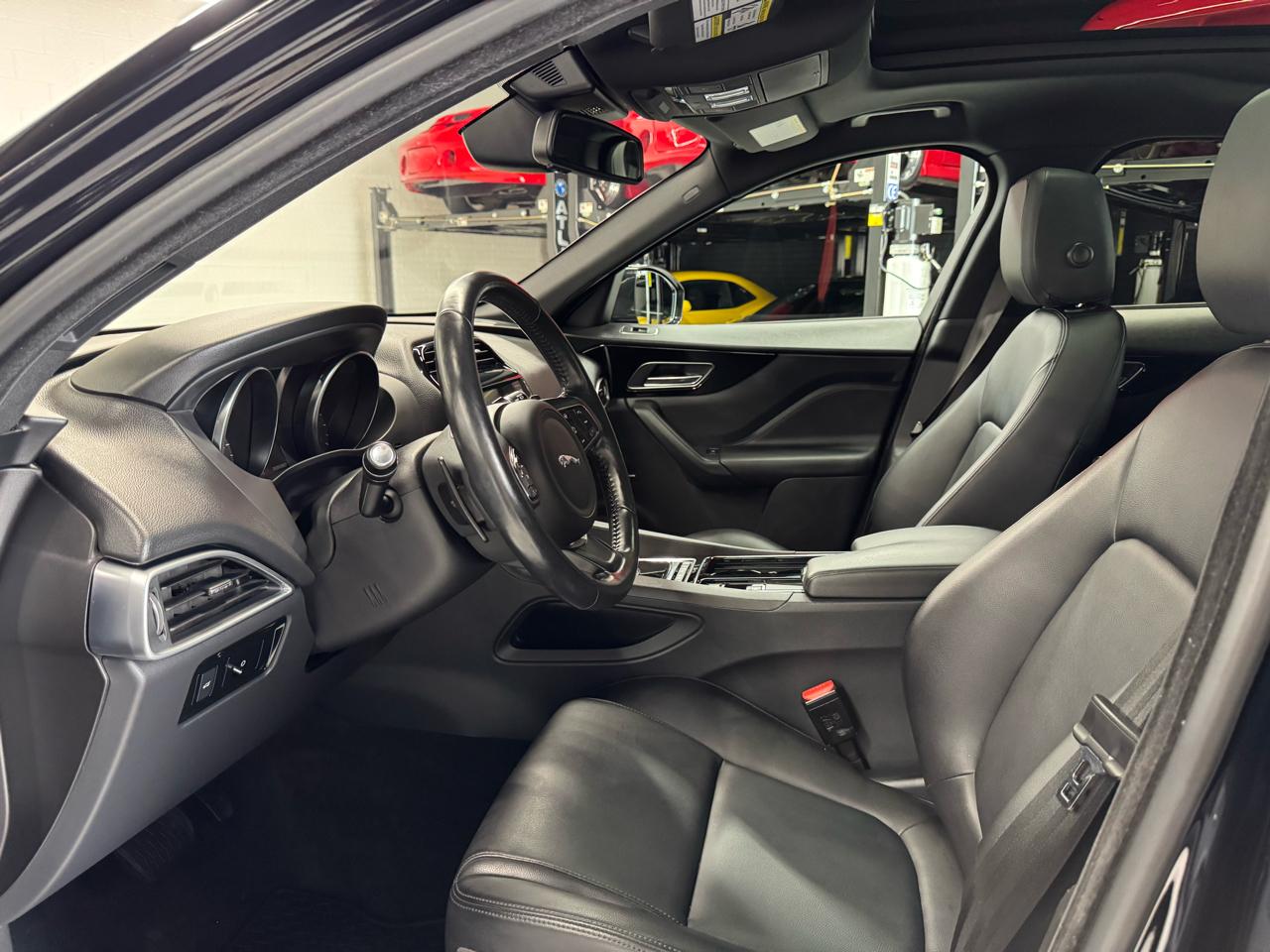 Jaguar F-Pace 25t Premium AWD 2018