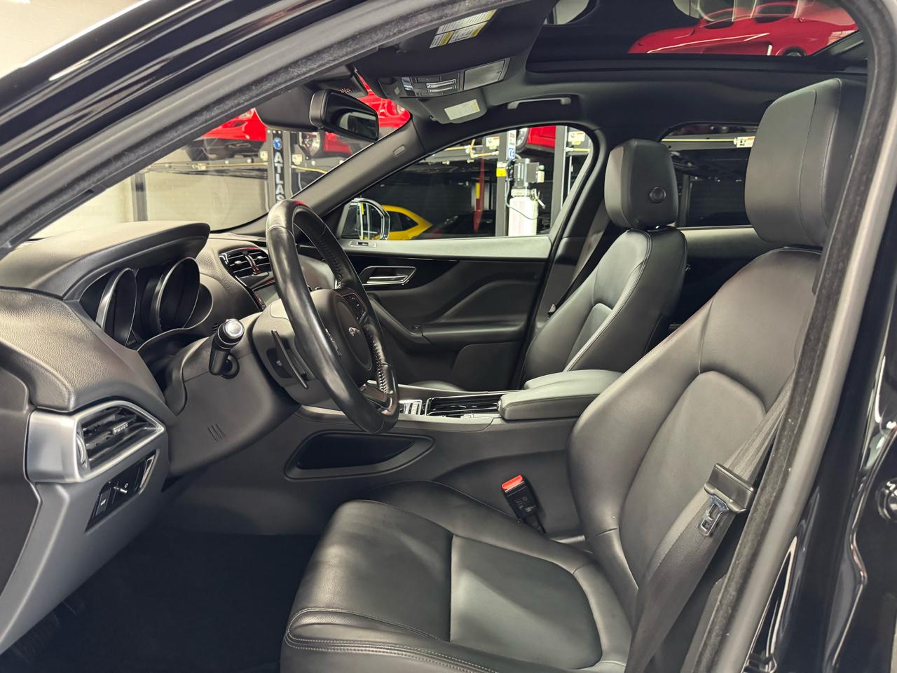 Jaguar F-Pace 25t Premium AWD 2018