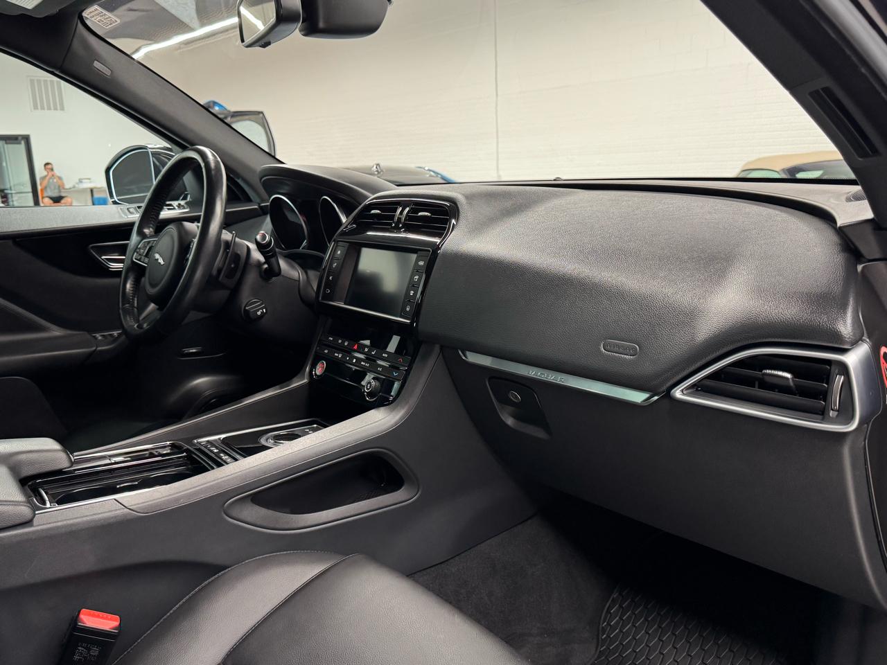 Jaguar F-Pace 25t Premium AWD 2018