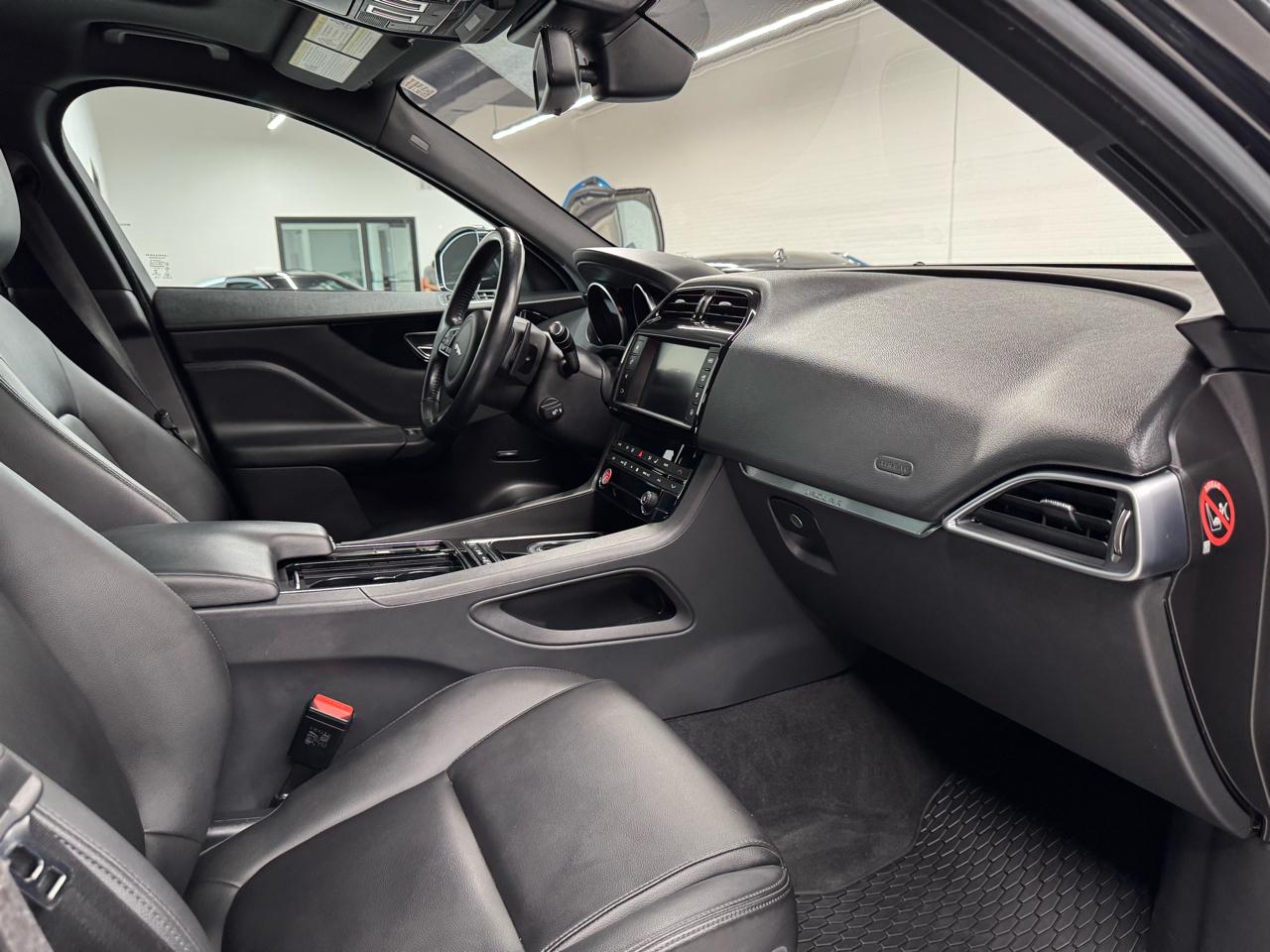 Jaguar F-Pace 25t Premium AWD 2018