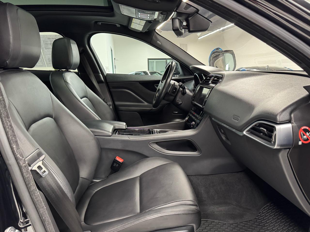 Jaguar F-Pace 25t Premium AWD 2018