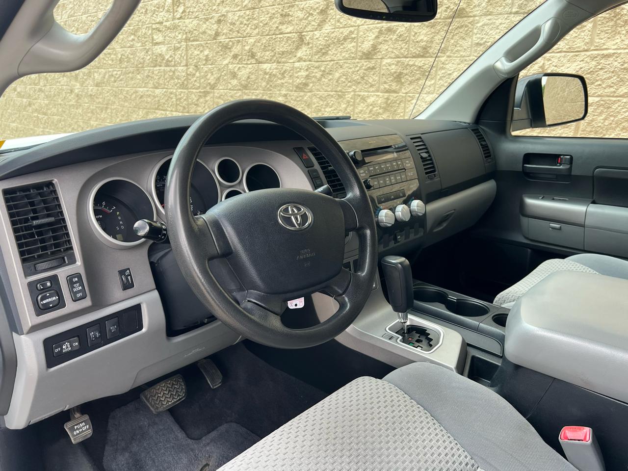 Toyota Tundra 4WD Truck Double Cab 5.7L FFV V8 6-Spd AT (Natl) 2012