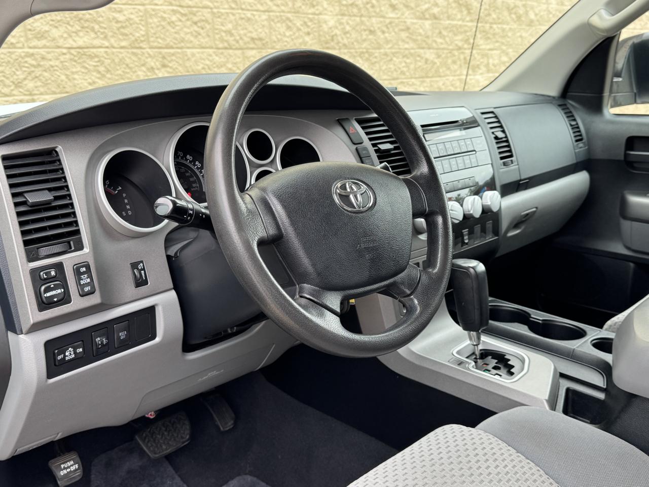 Toyota Tundra 4WD Truck Double Cab 5.7L FFV V8 6-Spd AT (Natl) 2012