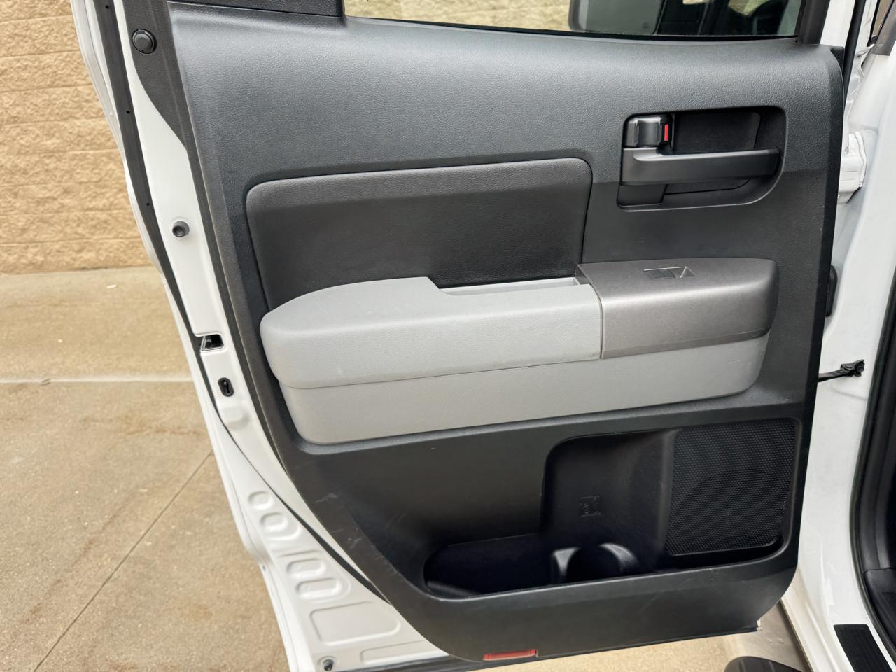 Toyota Tundra 4WD Truck Double Cab 5.7L FFV V8 6-Spd AT (Natl) 2012