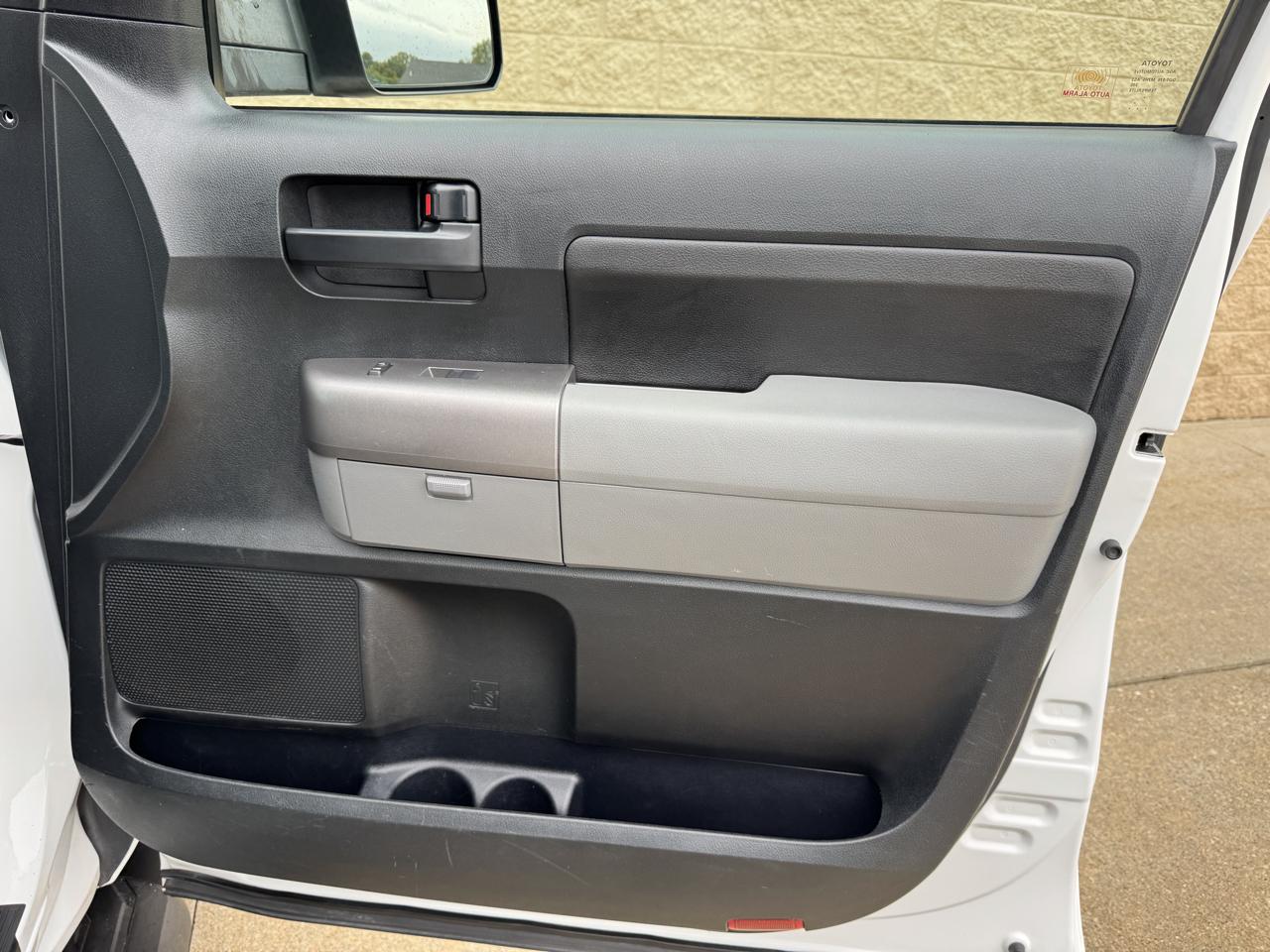Toyota Tundra 4WD Truck Double Cab 5.7L FFV V8 6-Spd AT (Natl) 2012