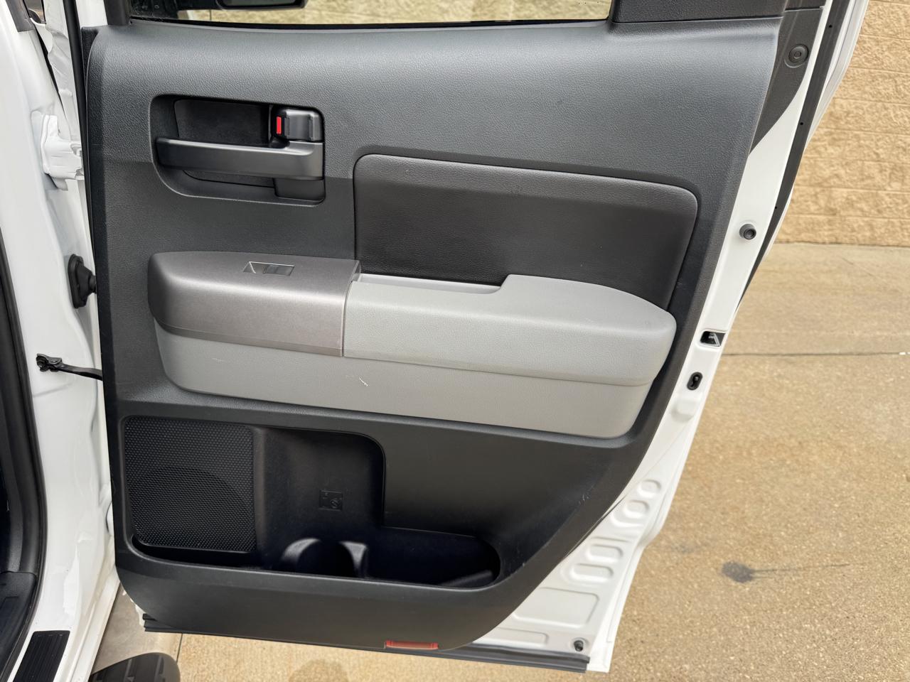 Toyota Tundra 4WD Truck Double Cab 5.7L FFV V8 6-Spd AT (Natl) 2012