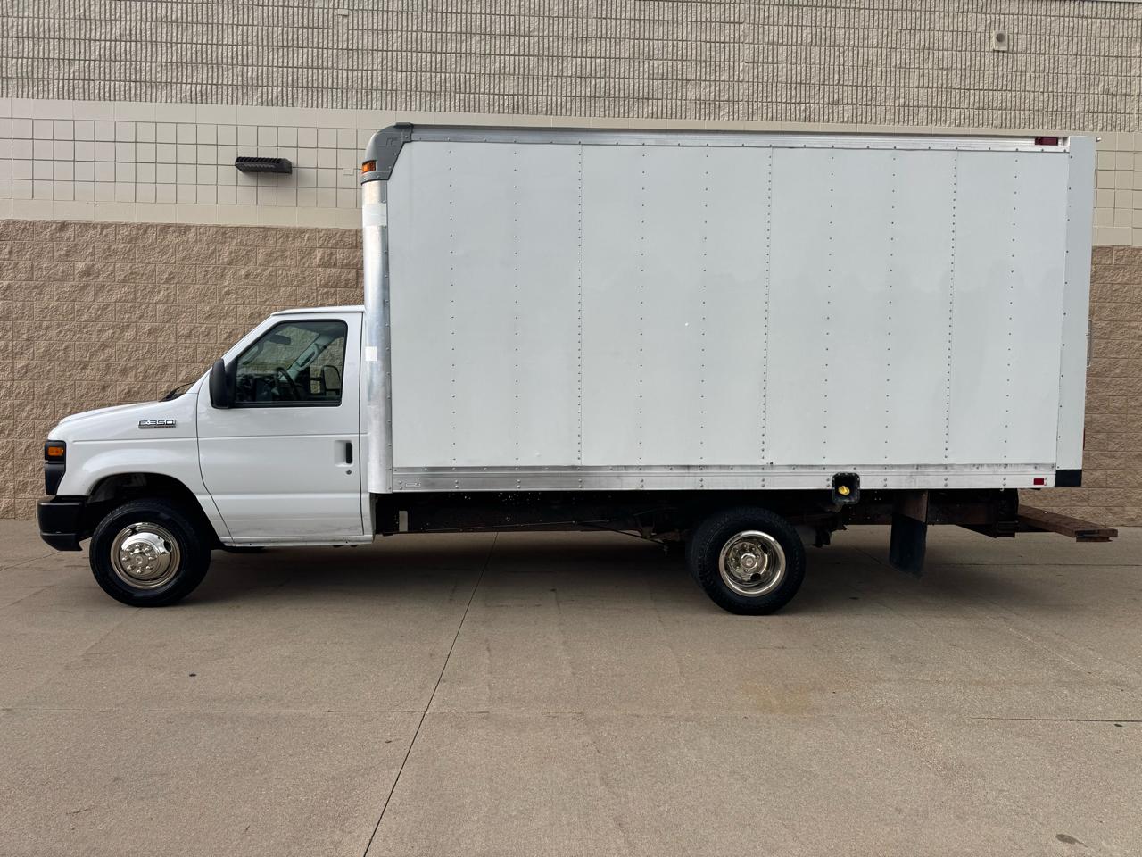 Ford Econoline Commercial Cutaway E-350 Super Duty 138" DRW 2015