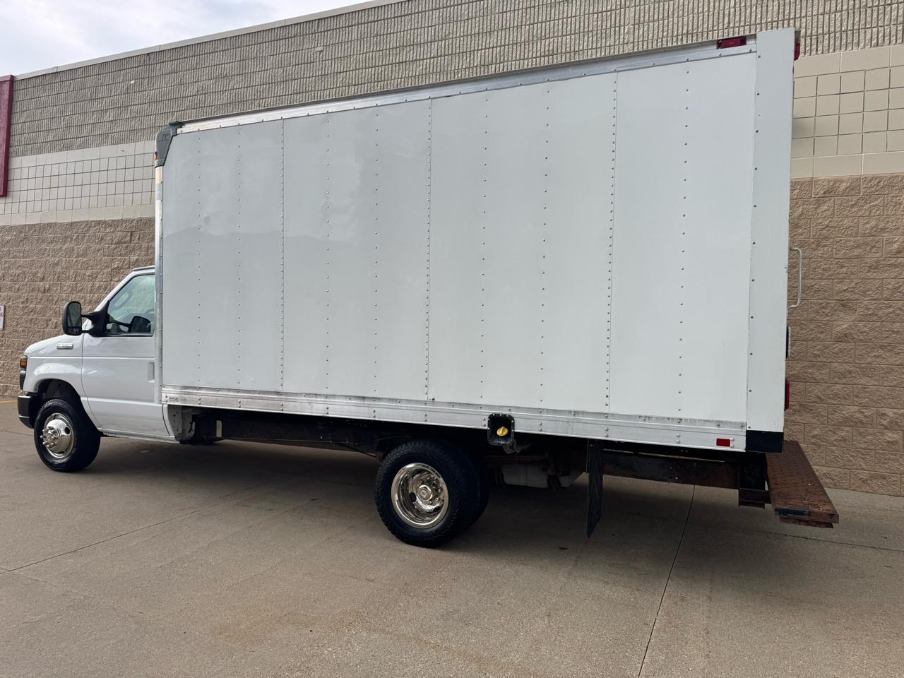 Ford Econoline Commercial Cutaway E-350 Super Duty 138" DRW 2015