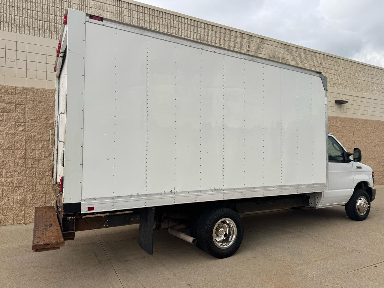 Ford Econoline Commercial Cutaway E-350 Super Duty 138" DRW 2015