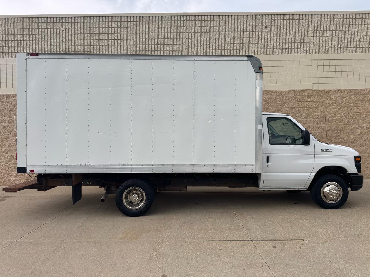 Ford Econoline Commercial Cutaway E-350 Super Duty 138" DRW 2015
