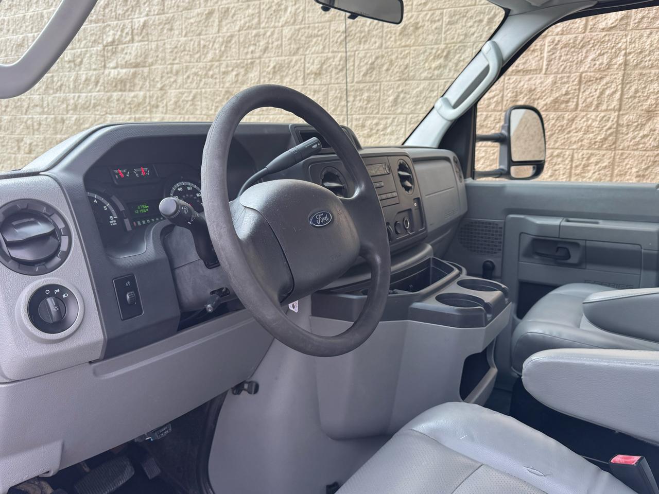 Ford Econoline Commercial Cutaway E-350 Super Duty 138" DRW 2015