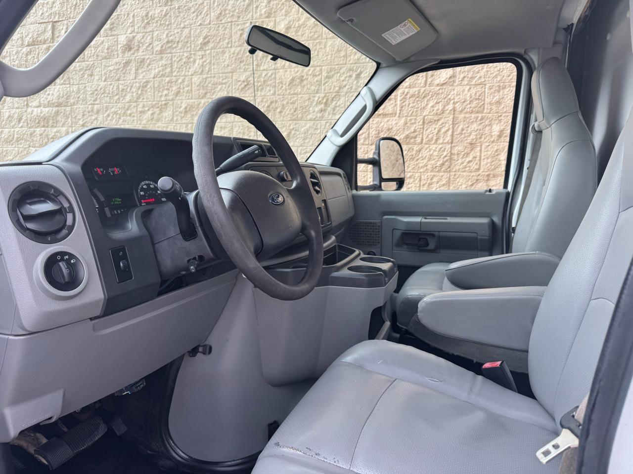 Ford Econoline Commercial Cutaway E-350 Super Duty 138" DRW 2015