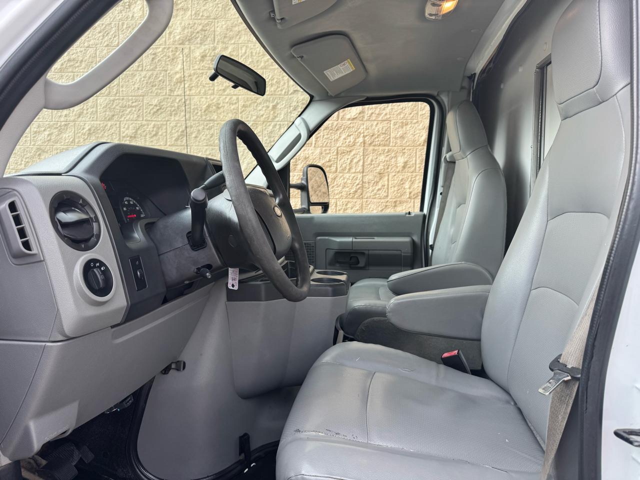 Ford Econoline Commercial Cutaway E-350 Super Duty 138" DRW 2015