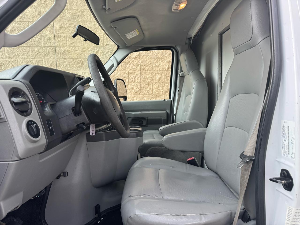 Ford Econoline Commercial Cutaway E-350 Super Duty 138" DRW 2015
