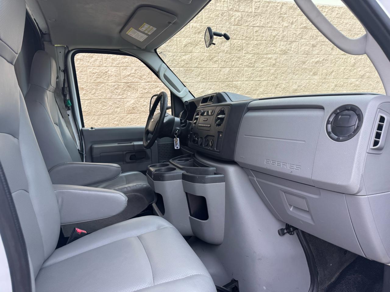 Ford Econoline Commercial Cutaway E-350 Super Duty 138" DRW 2015