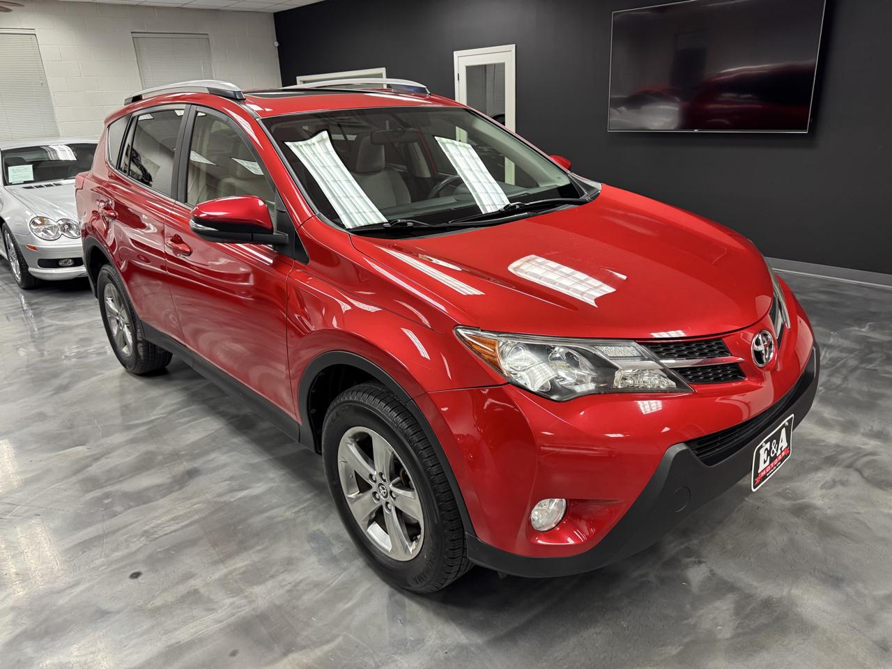 Toyota RAV4 AWD 4dr XLE (Natl) 2015