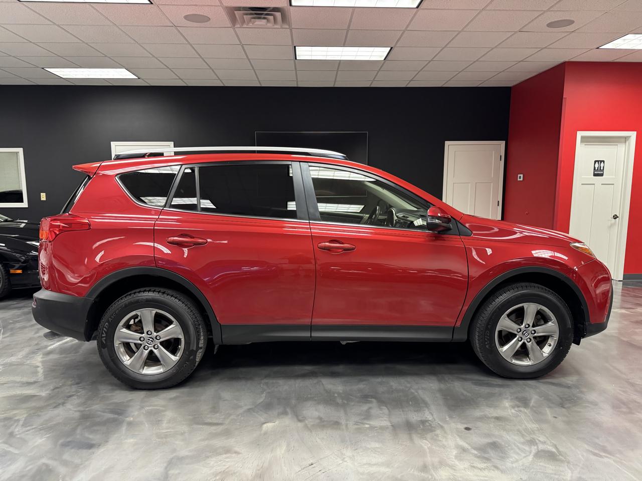 Toyota RAV4 AWD 4dr XLE (Natl) 2015