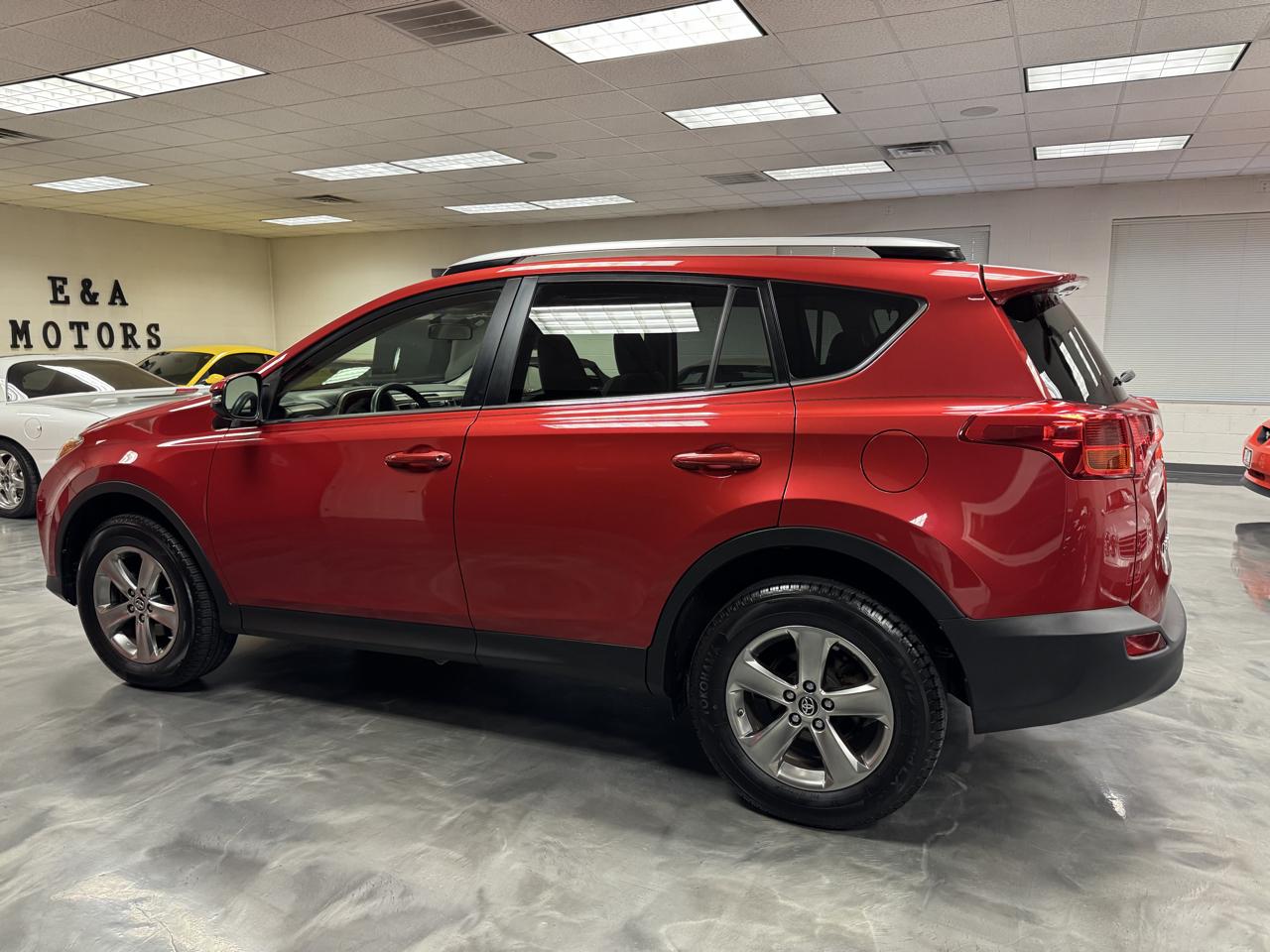 Toyota RAV4 AWD 4dr XLE (Natl) 2015