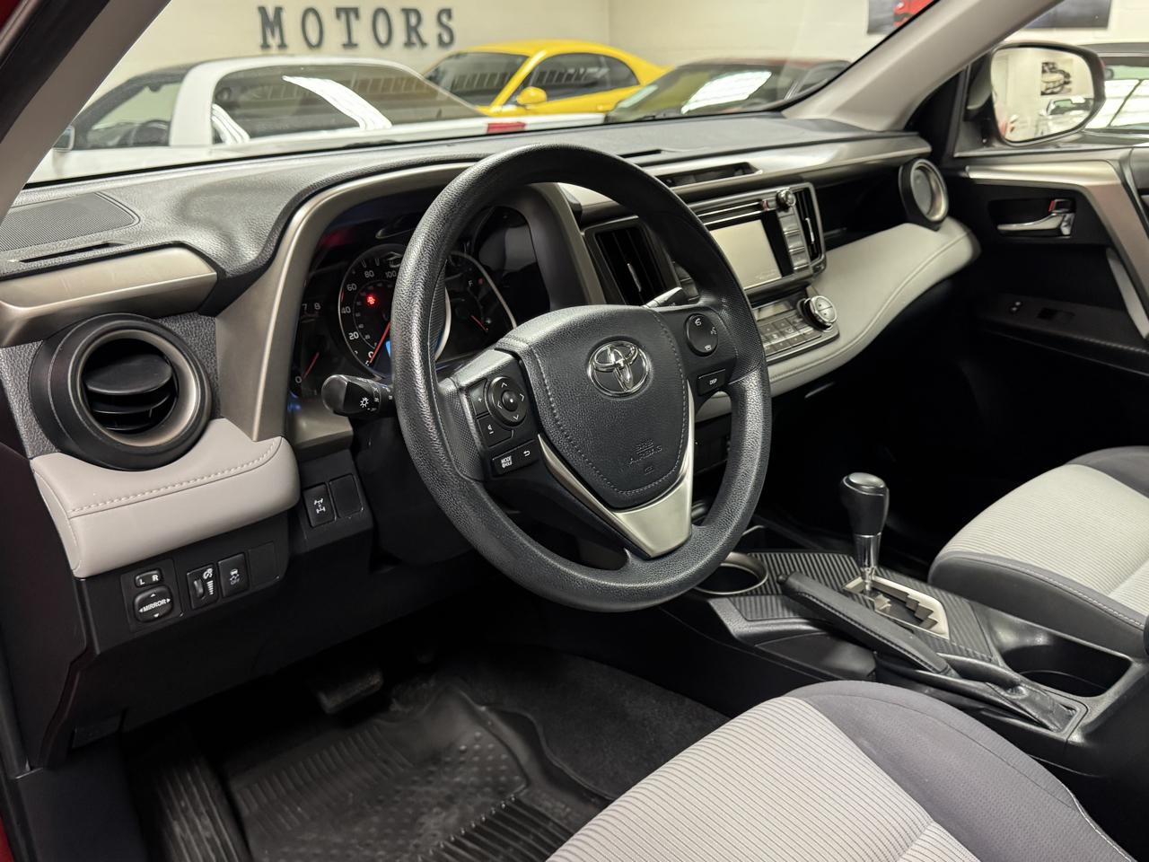 Toyota RAV4 AWD 4dr XLE (Natl) 2015