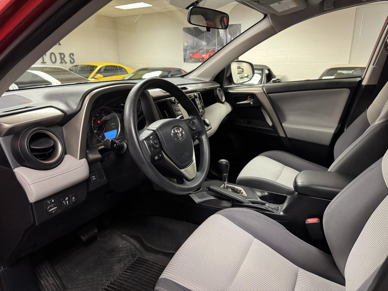 Toyota RAV4 AWD 4dr XLE (Natl) 2015