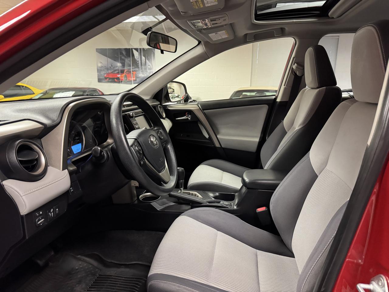 Toyota RAV4 AWD 4dr XLE (Natl) 2015
