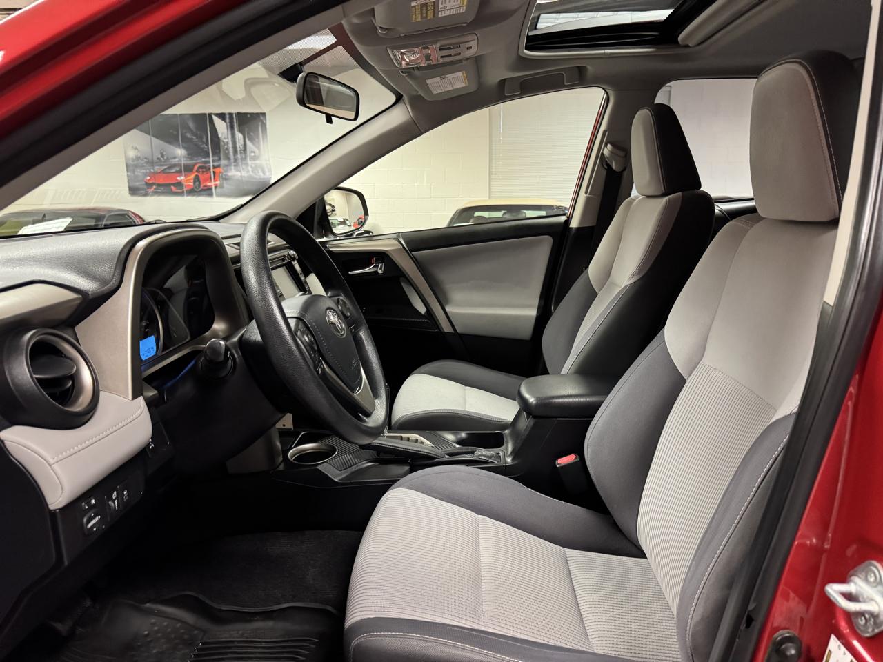 Toyota RAV4 AWD 4dr XLE (Natl) 2015