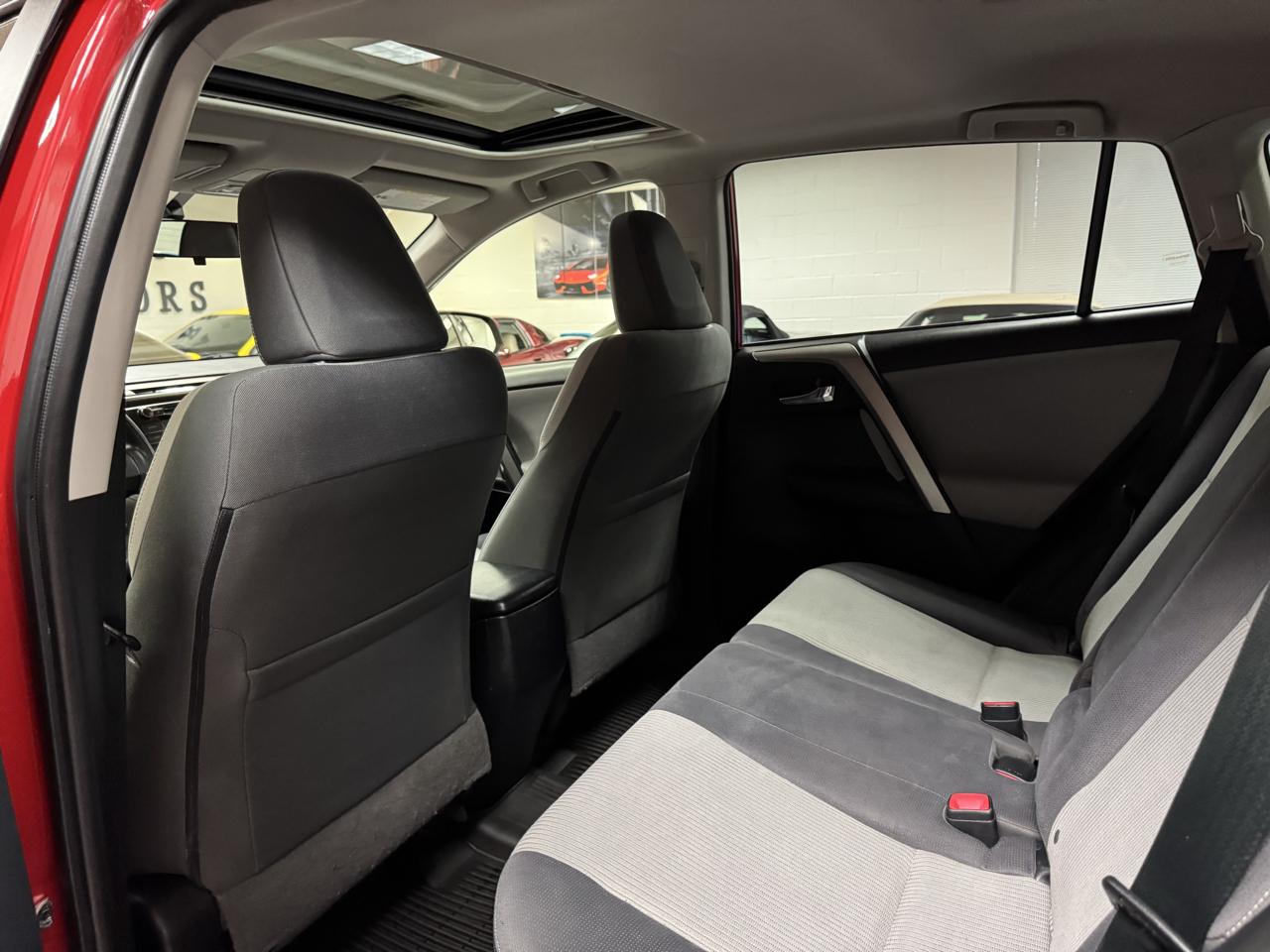 Toyota RAV4 AWD 4dr XLE (Natl) 2015