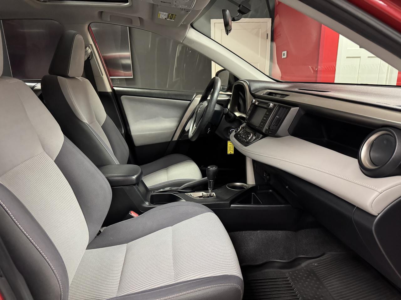 Toyota RAV4 AWD 4dr XLE (Natl) 2015